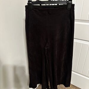 LYSSE Wide-leg cropped black velour pants - size XS